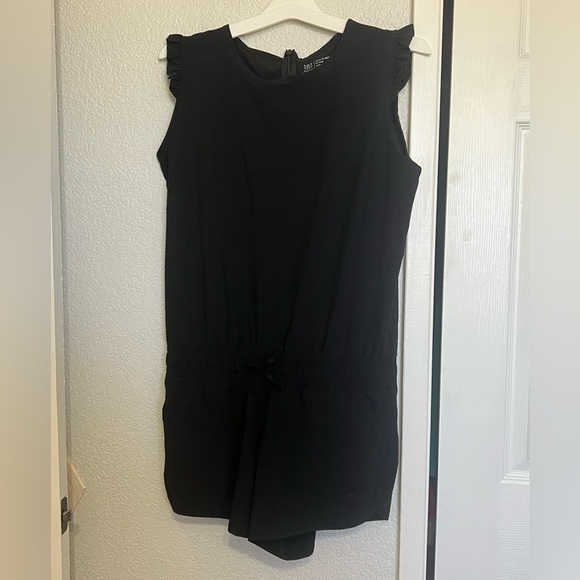 Albion Fit Ruffle Sleeve Black Romper - Picture 5 of 11